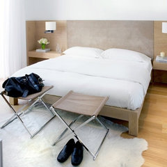 modern bedroom by Nicole Hollis