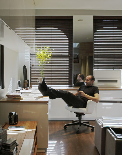 modern home office by Jordan Parnass Digital Architecture