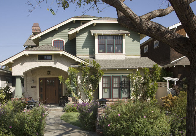 craftsman exterior by Dorothy Howard AIA, Architect