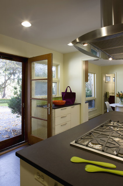 modern kitchen by Brennan + Company Architects
