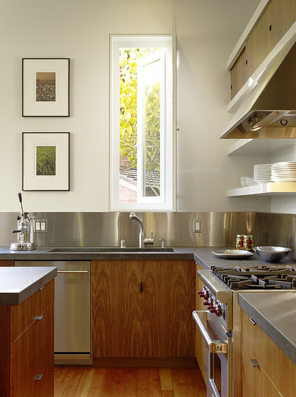 modern kitchen by Schwartz and Architecture