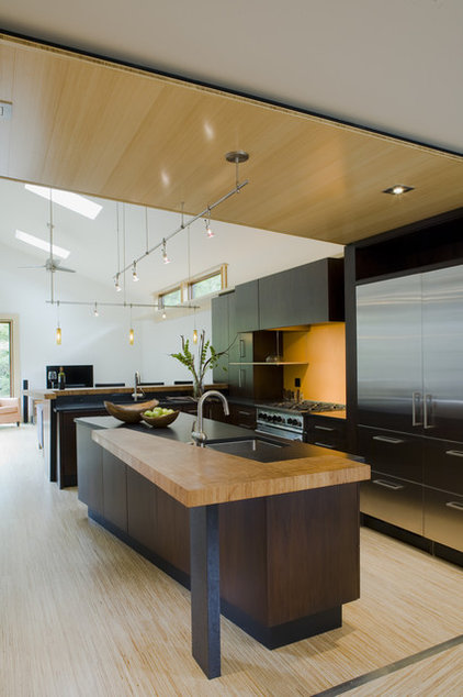 contemporary kitchen by Gardner Mohr Architects LLC