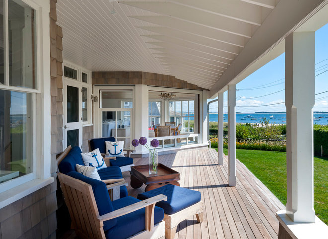 beach style porch by Curl Architecture