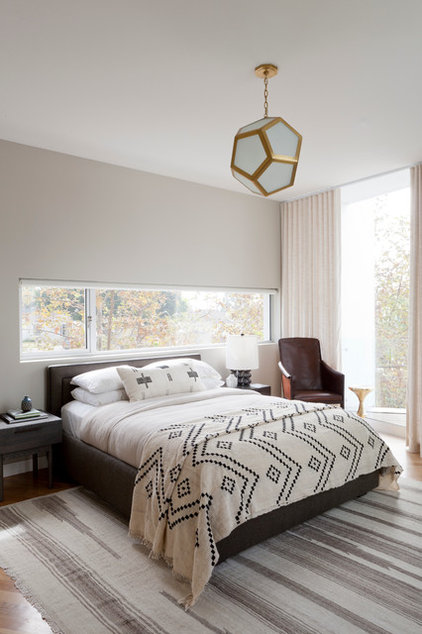 Modern Bedroom by DISC Interiors