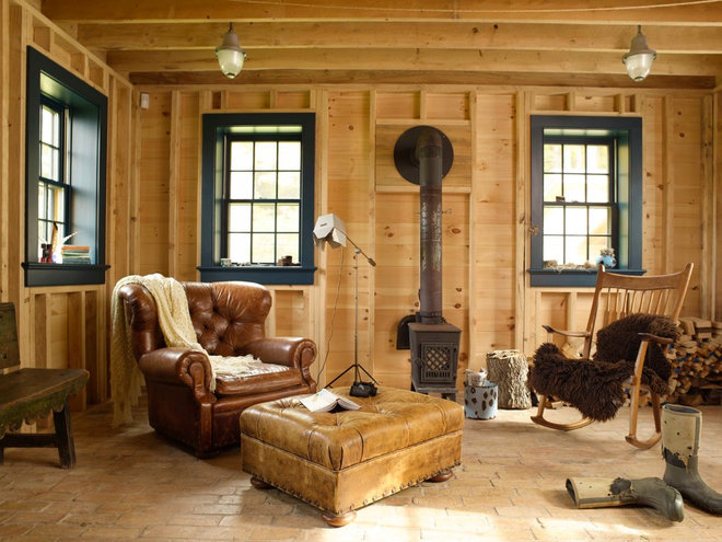 farmhouse family room by Rafe Churchill: Traditional Houses