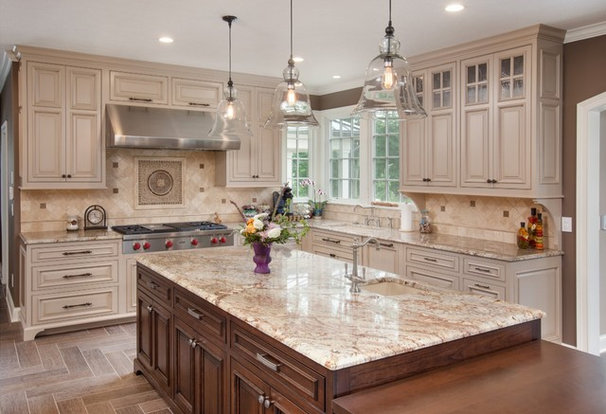 Traditional Kitchen by NARI of Central Ohio