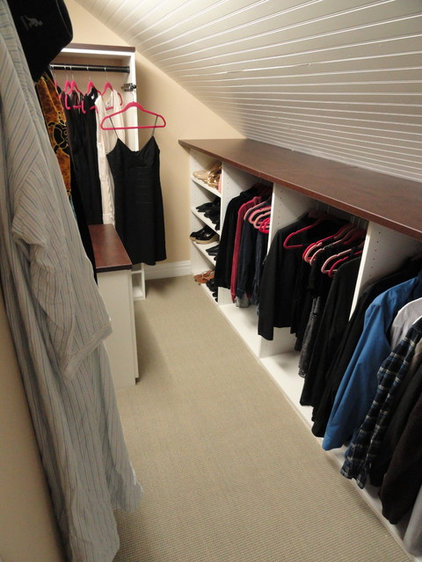 contemporary closet by Andrea Gary/Queen of Kerfuffle™