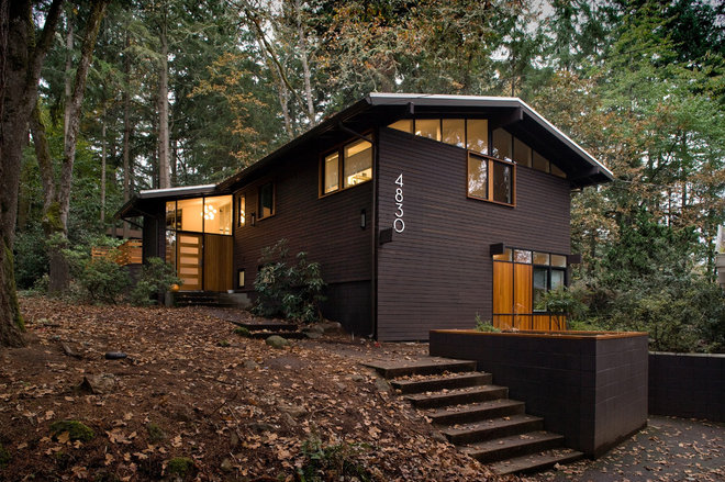 midcentury exterior by 2fORM Architecture