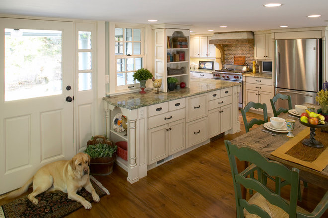 Farmhouse Kitchen by Out of the Woods Construction & Cabinetry, Inc.