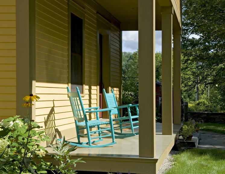 Farmhouse Porch by Smith & Vansant Architects PC