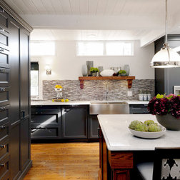 Rustic Kitchen on Black And White Kitchens Go Modern  Rustic Or Traditional With Ease