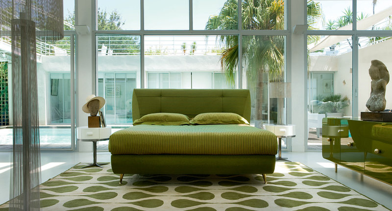 Green bedroom with green bedframe, green bedding. White & green art deco rug. modern bedroom by Imagine Living