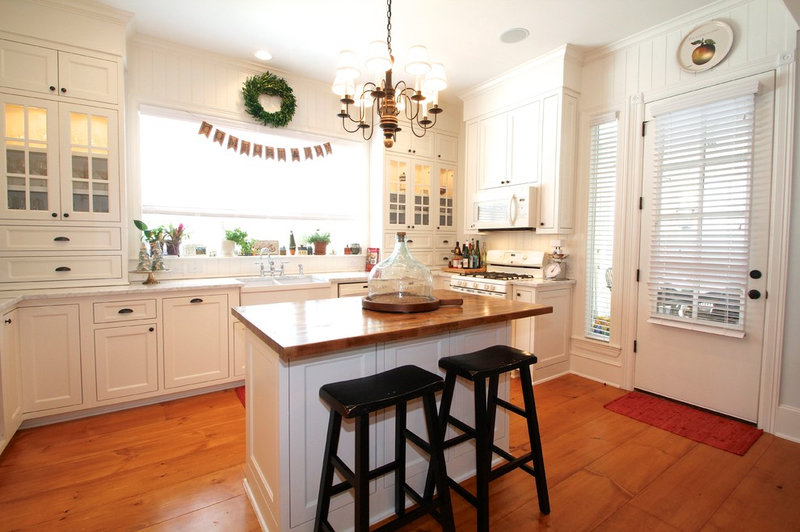 Traditional Kitchen by McReynolds Designs