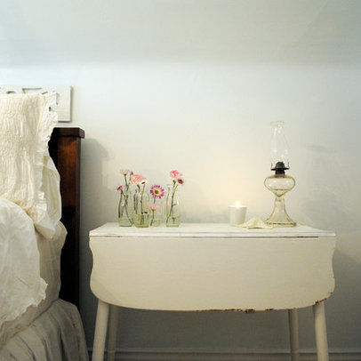 Shabby Chic Night Stand Decor