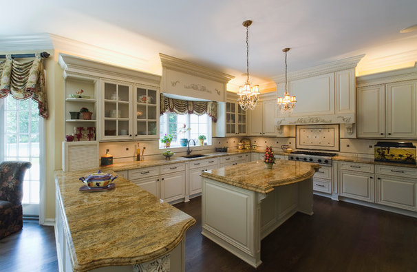 Traditional Kitchen by In-Site Interior Design