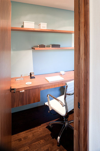 How to Turn Your Closet Into an Office