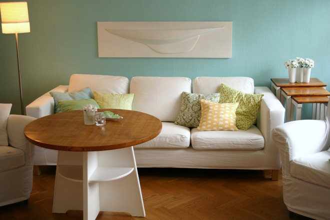 Living Room Decorated In Aquamarine And Chocolate - DIY Dream Home
