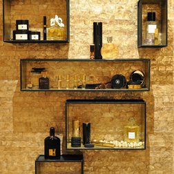 Bathroom Wall  on Rich Glow To Walls  Furnishings And Home Decor That Anyone Would Covet