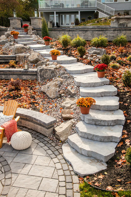 Traditional Landscape by Techo-Bloc