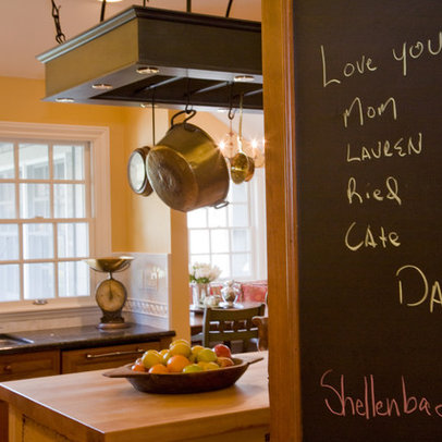 Kitchen Chalkboard Ideas on Custom Chalkboard Tucked Onto The Side Of A Refrigerator Panel Gives