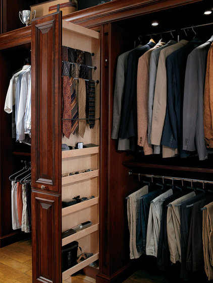 traditional closet by Cabinet Innovations