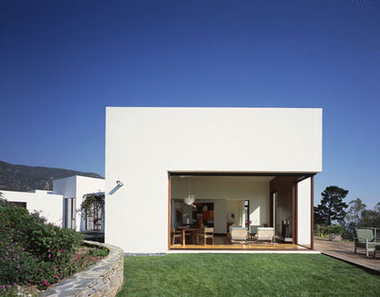 Sliding Walls Bring the Outside In