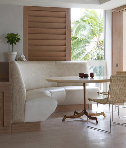 tropical dining room by Philpotts Interiors