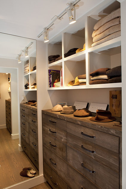 rustic closet by Artistic Designs for Living, Tineke Triggs