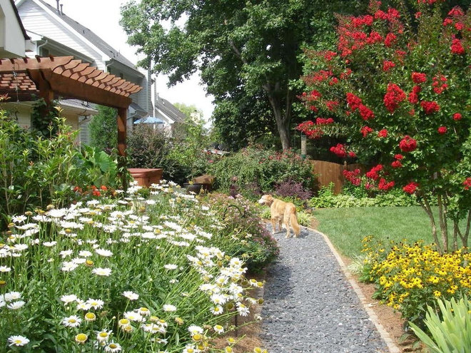 traditional landscape by Home & Garden Design, Atlanta - Danna Cain, ASLA