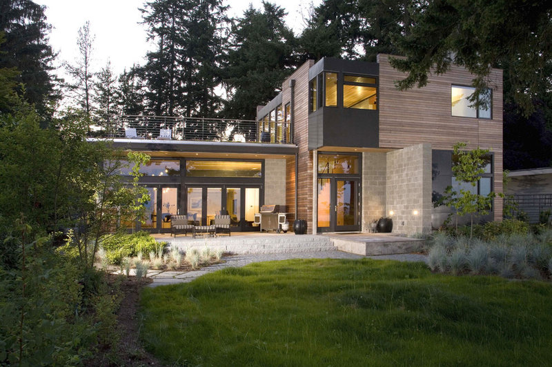 contemporary exterior by Coates Design Architects Seattle