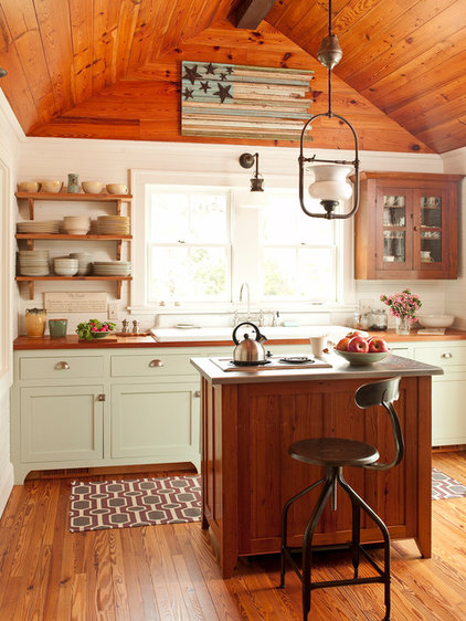 Traditional Kitchen by Historical Concepts