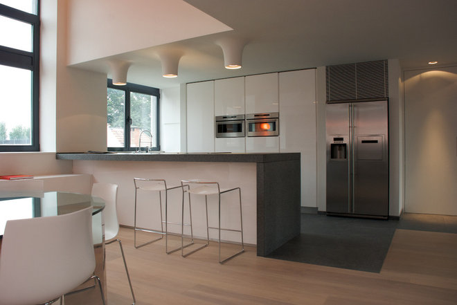 modern kitchen by Intercub Interiors