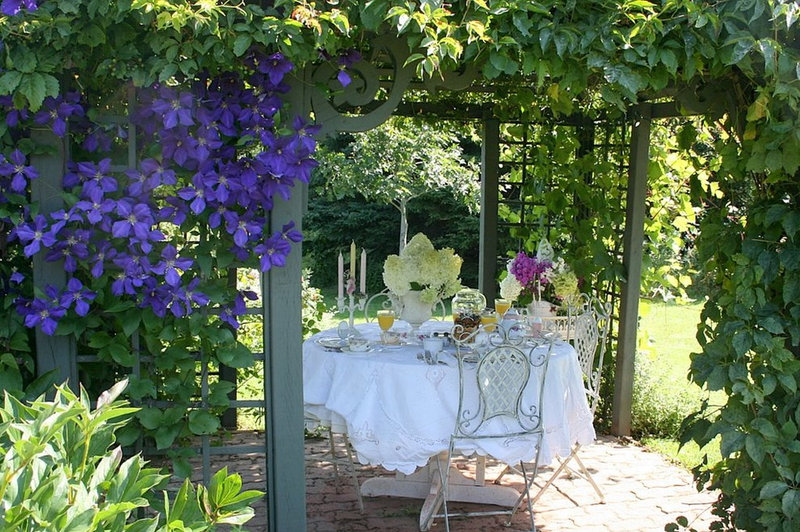 traditional patio by Aiken House & Gardens
