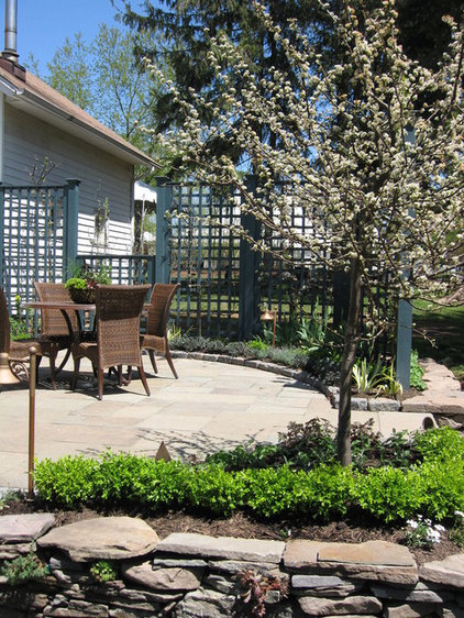 eclectic patio by Susan Cohan, APLD