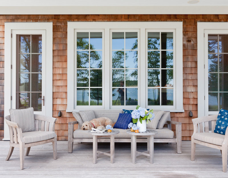 beach style porch by Wettling Architects