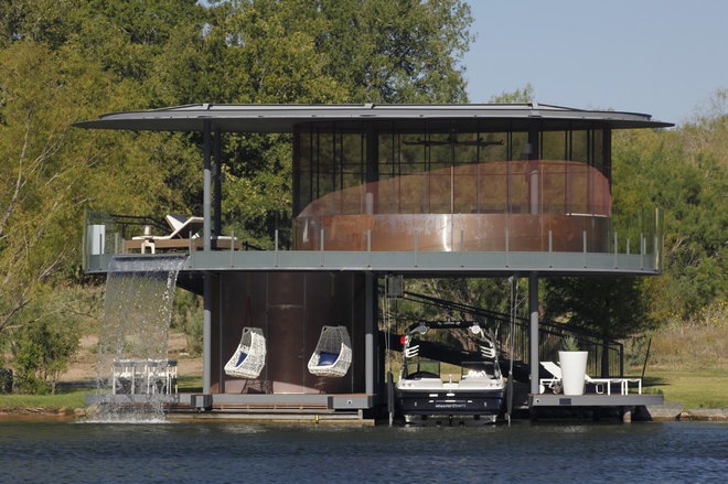 Modern Shore Vista Oval Waterfall Boatdock