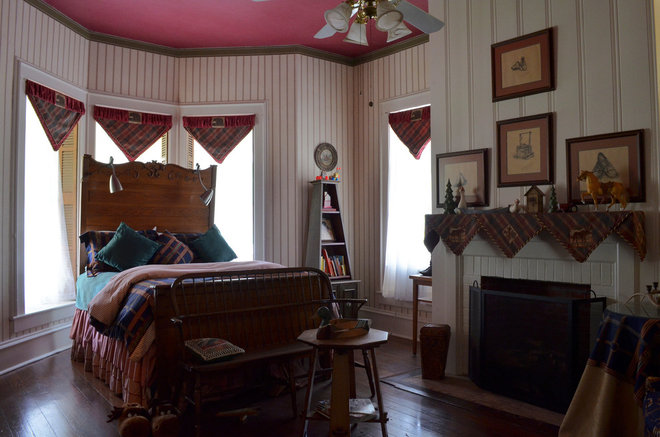 traditional bedroom by Sarah Greenman