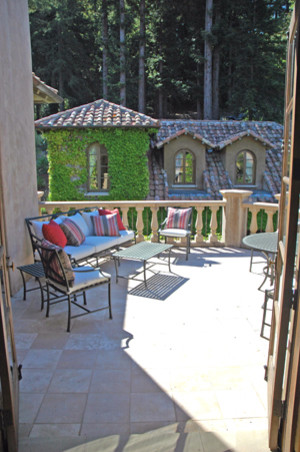mediterranean patio by Jessica Hall Associates