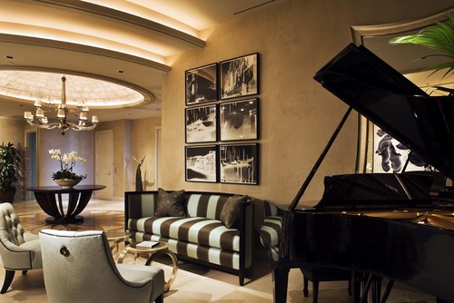 Turnberry -piano modern entry