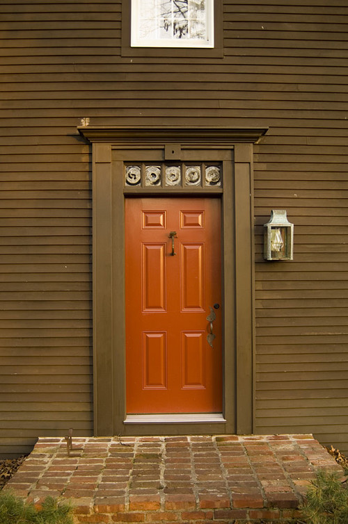 Reproduction Peoria, IL. Saltbox House traditional entry