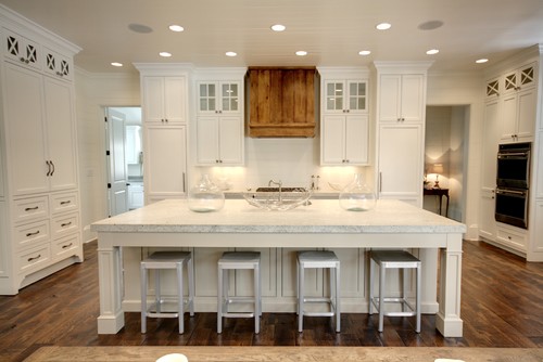 Traditional Kitchens With Islands