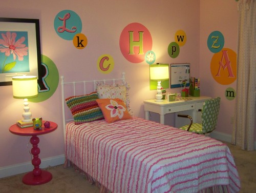 буквы и слова в дизайне комнаты для девочки подростка фото