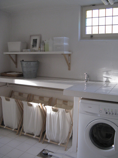 Chez Larsson: Laundry room contemporary laundry room