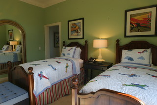 twin room traditional bedroom