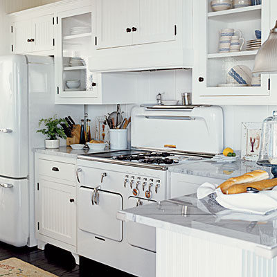 kitchen-vintage-appliances - White traditional kitchen
