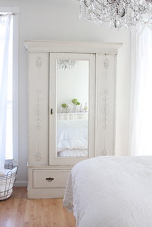 http://dreamywhites.blogspot.com/ eclectic bedroom