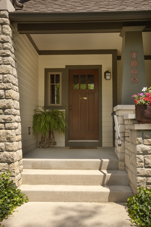 Craftsman Home traditional entry