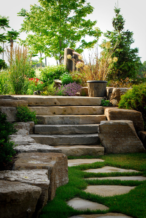 Love the large flat rocks along stairs. Doing project with ...
