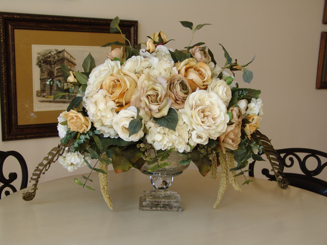 Floral Designs and Holiday 2012 traditional-home-decor