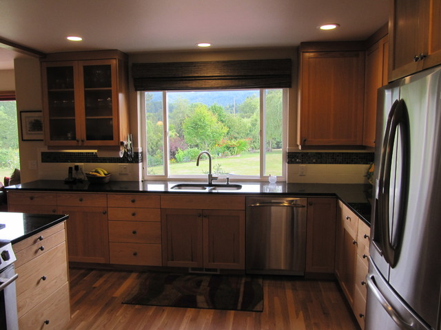 raised eating bar with large radius arc traditional kitchen